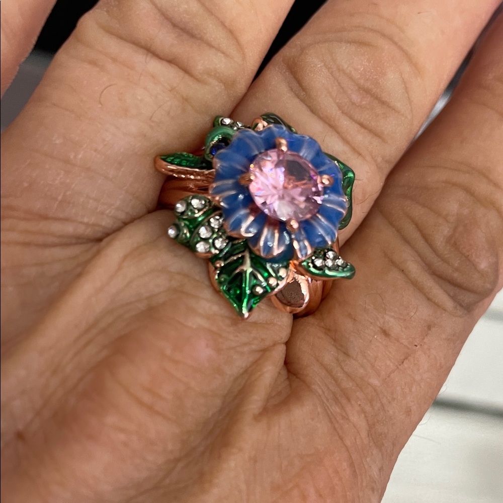 Source Unknown Pink Center Blue Enamel Flower Ring with Green Leaves - Picture 5 of 5